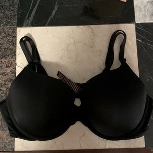 Victoria’s Secret T-shirt perfect coverage push-up